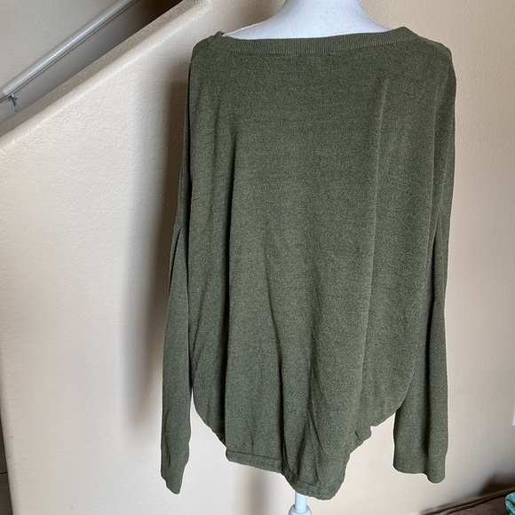 Barefoot dreams drawstring waist sweater - Picture 4 of 6